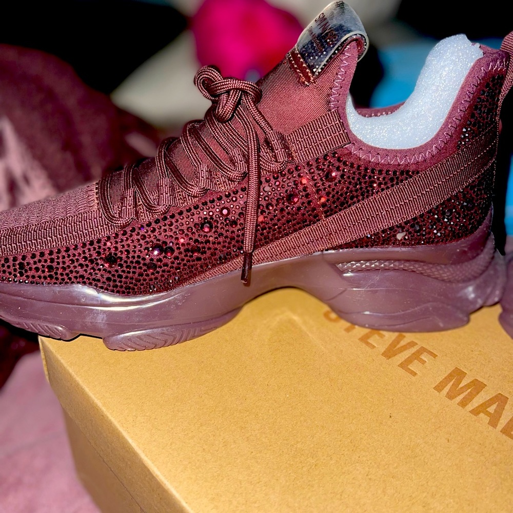 Steve Madden Maxima Burgundy/maroon sneakers